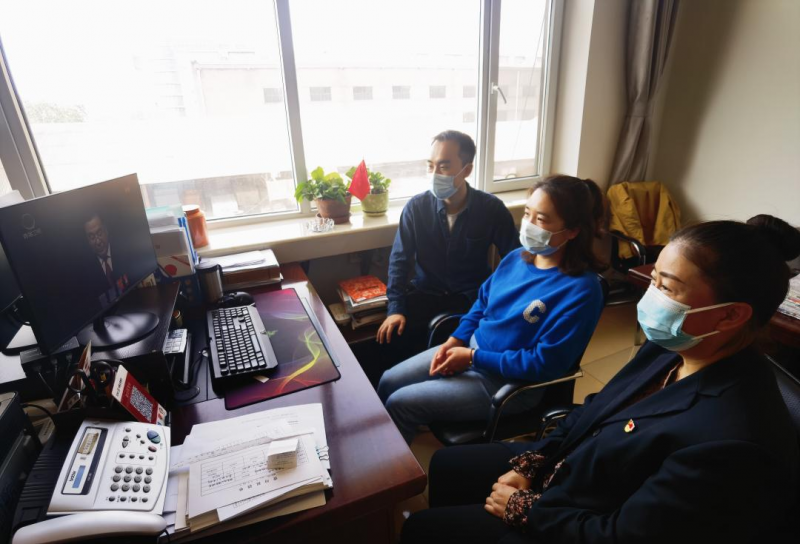 星空娱乐配送公司党员干部职工收看中国共产党青海省第十四次代表大会开幕式